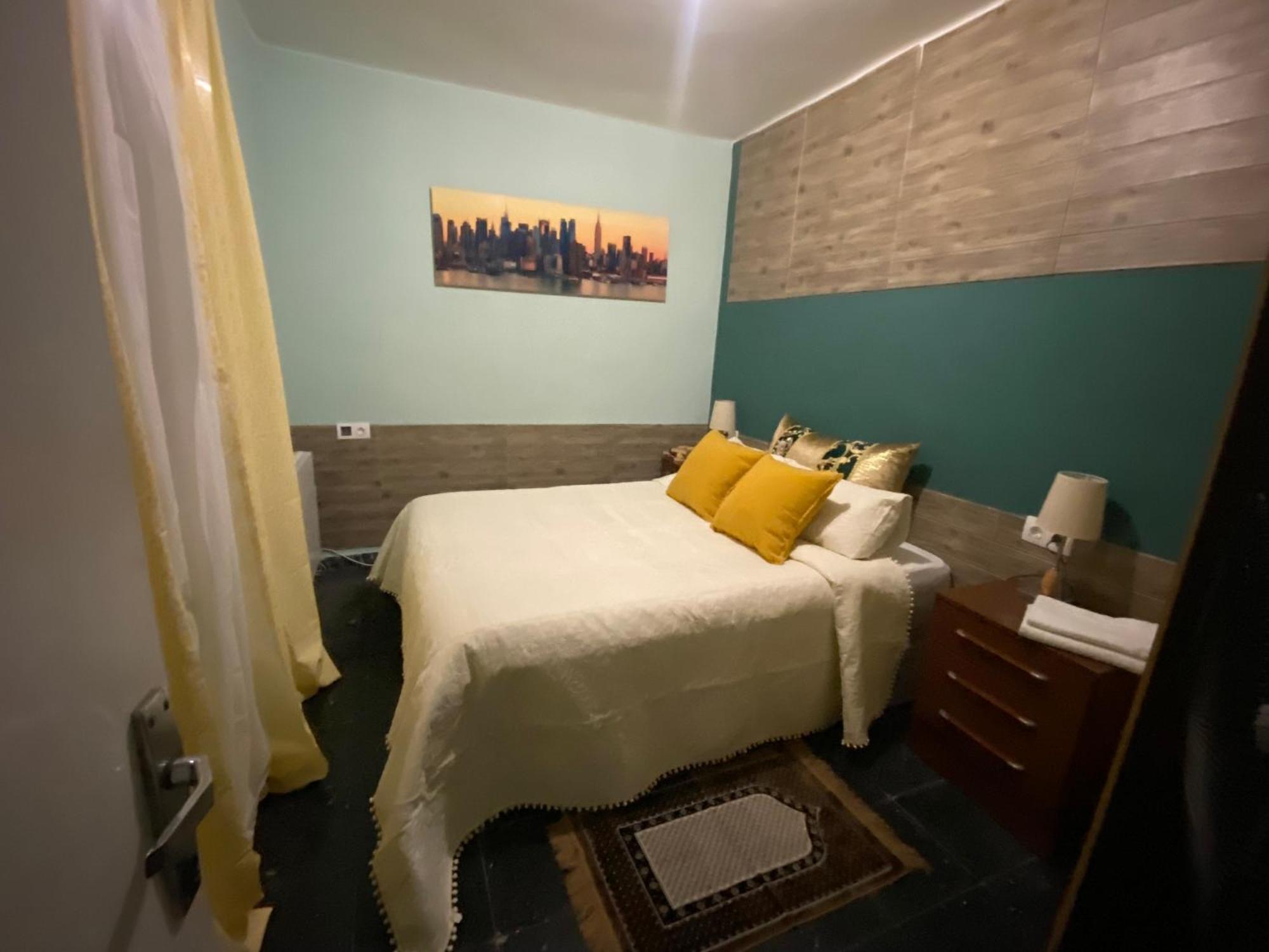 La Casa De Las Hadas Hotel La Reguda Eksteriør billede