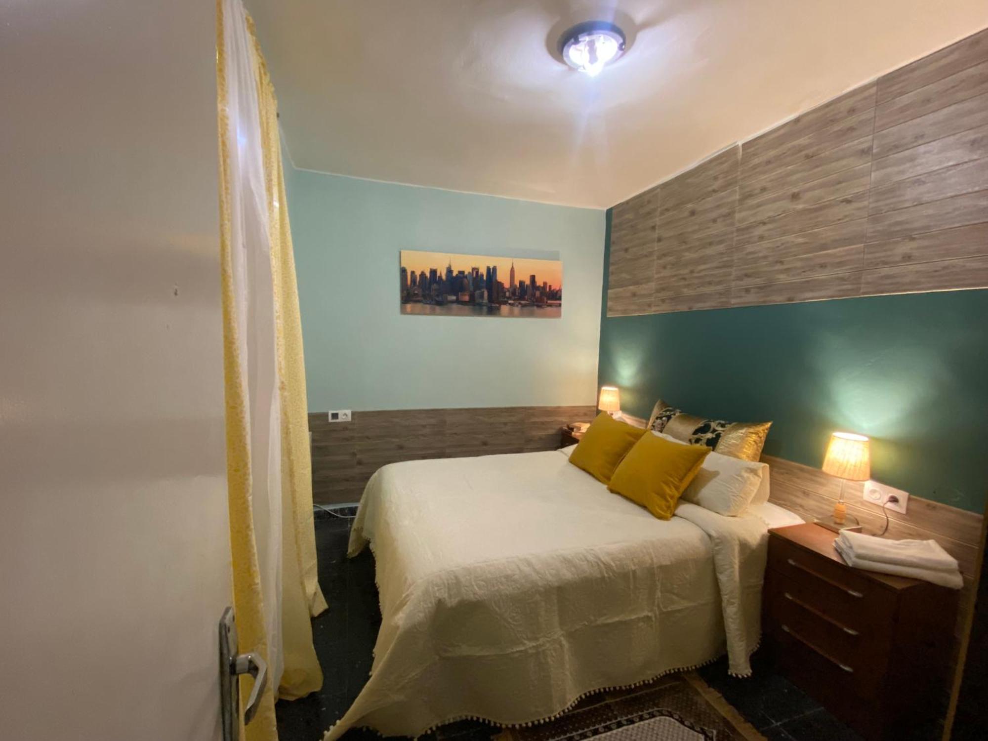 La Casa De Las Hadas Hotel La Reguda Eksteriør billede